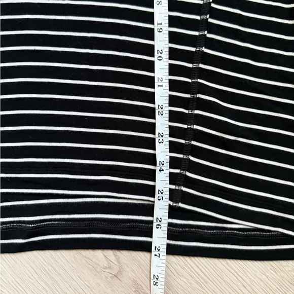 Cabi Black and White Striped Cross Walk Tee Tunic Loose Fit Size Medium - Picture 8 of 8